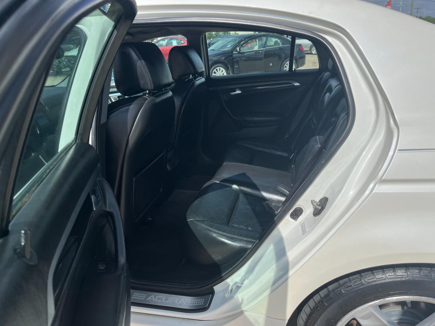 2006 white /TAN Acura TL 5-Speed AT (19UUA66206A) with an 3.2L V6 SOHC 24V engine, 5-Speed Automatic Overdrive transmission, located at 14700 Tomball Parkway 249, Houston, TX, 77086, (281) 444-2200, 29.928619, -95.504074 - Photo#9